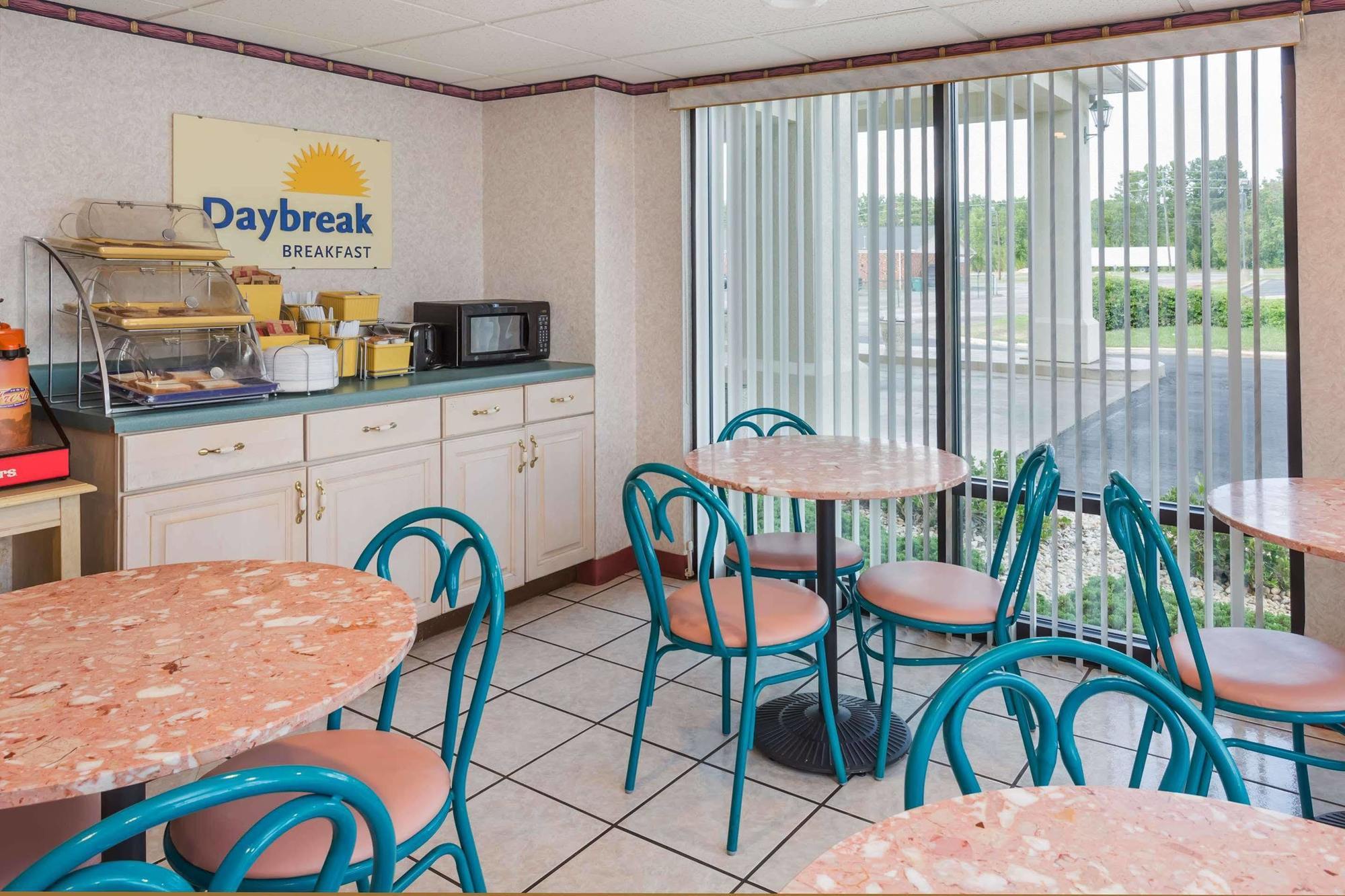 Days Inn By Wyndham Sanford Exterior foto